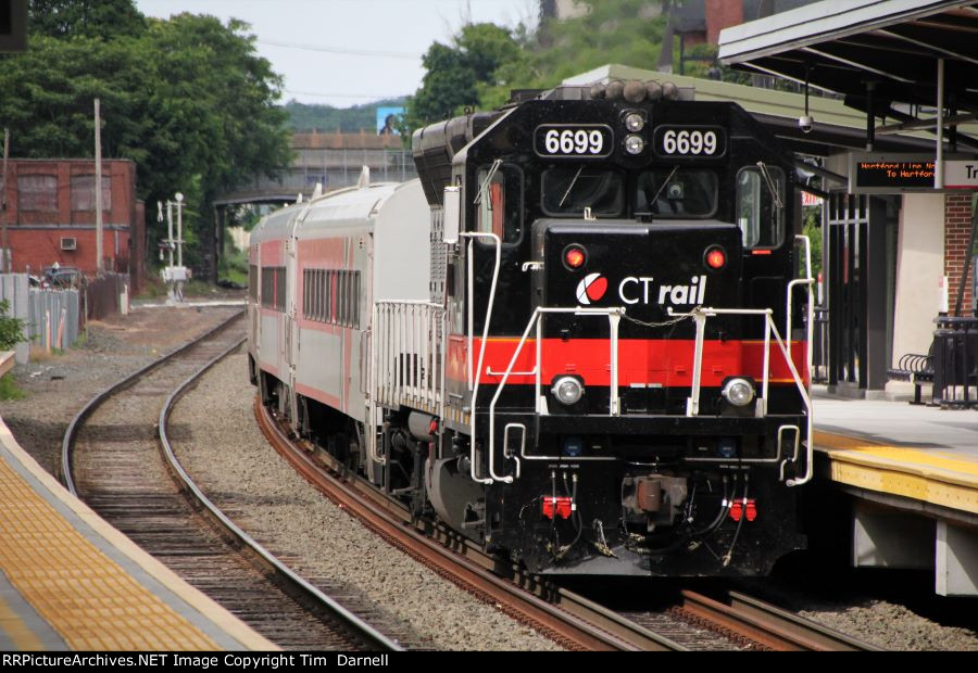 CDOT 6699 on train 4458